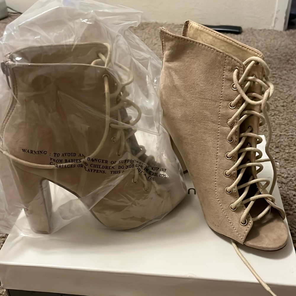 worn once dont have original box for these but they do have there plastic bags